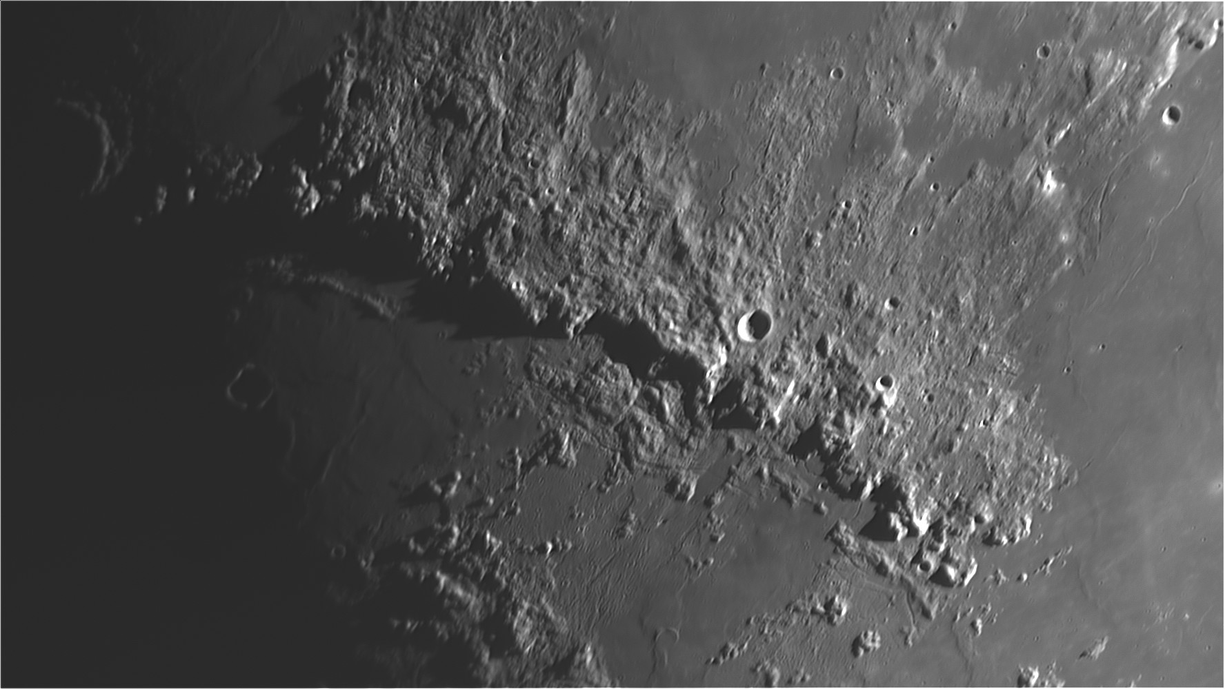 Montes-Appeninus. 21 Marsc by Phil Rourke.200 mm aperture 1000 mm focal length Newtonian, 4 x barlow, 